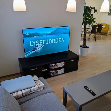 Bright Fjord View * Йёрпеланн