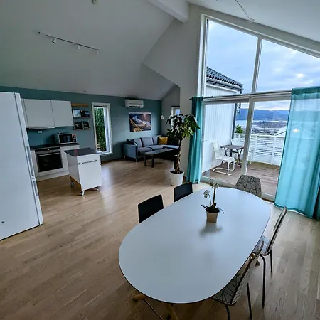 Bright Fjord View Apartment
