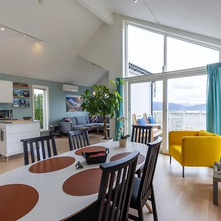 Bright Fjord View Apartment