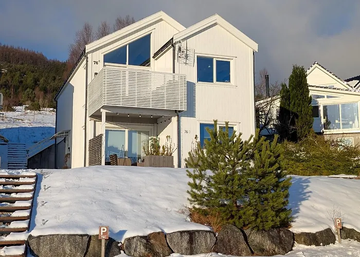 Bright Fjord View Апартаменты Йёрпеланн